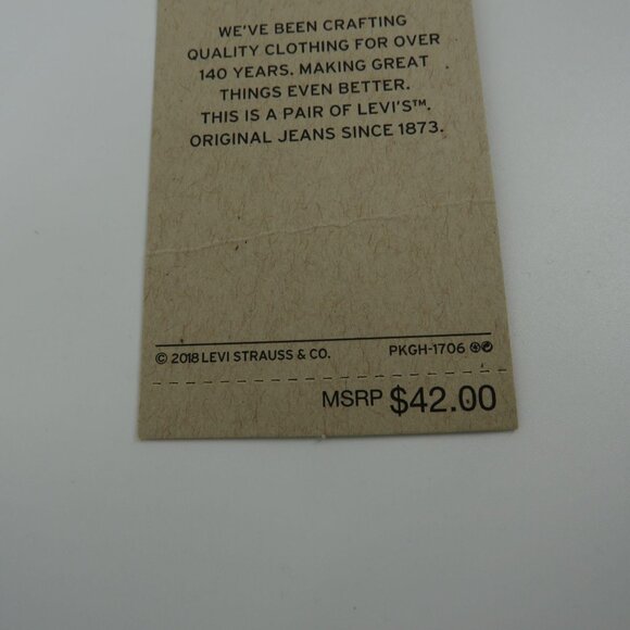 Levi's Girls White Sweatshirt Red Logo Patch NWT $42 - Picture 3 of 4